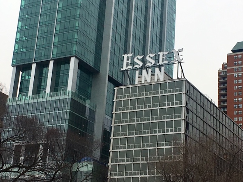 Oxford Chicago opens Essex on the Park apartments Crain's Chicago
